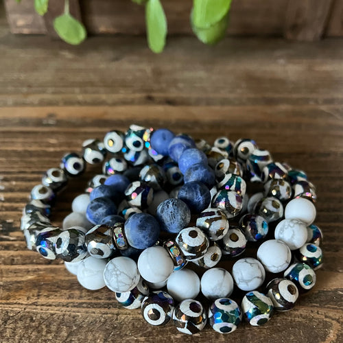 Polka Dotted Agate and Sodalite Bracelet