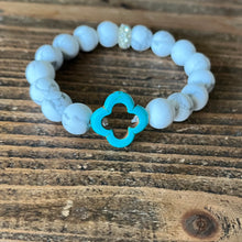 Load image into Gallery viewer, Howlite and Turquoise Clover Bracelet