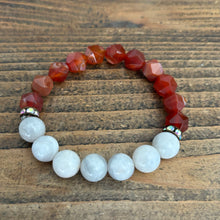 Load image into Gallery viewer, Agate and Moonstone Bracelet