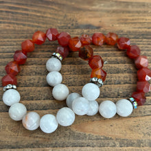 Load image into Gallery viewer, Agate and Moonstone Bracelet