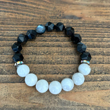 Load image into Gallery viewer, Agate and Moonstone Bracelet